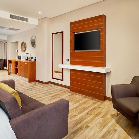 Protea Hotel By Marriott Pretoria Hatfield Eksteriør bilde