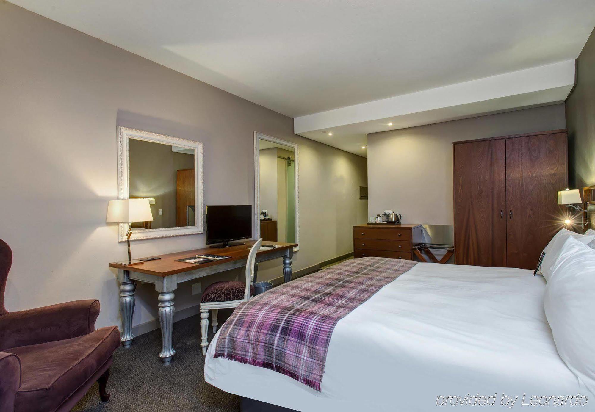 Protea Hotel By Marriott Pretoria Hatfield Eksteriør bilde